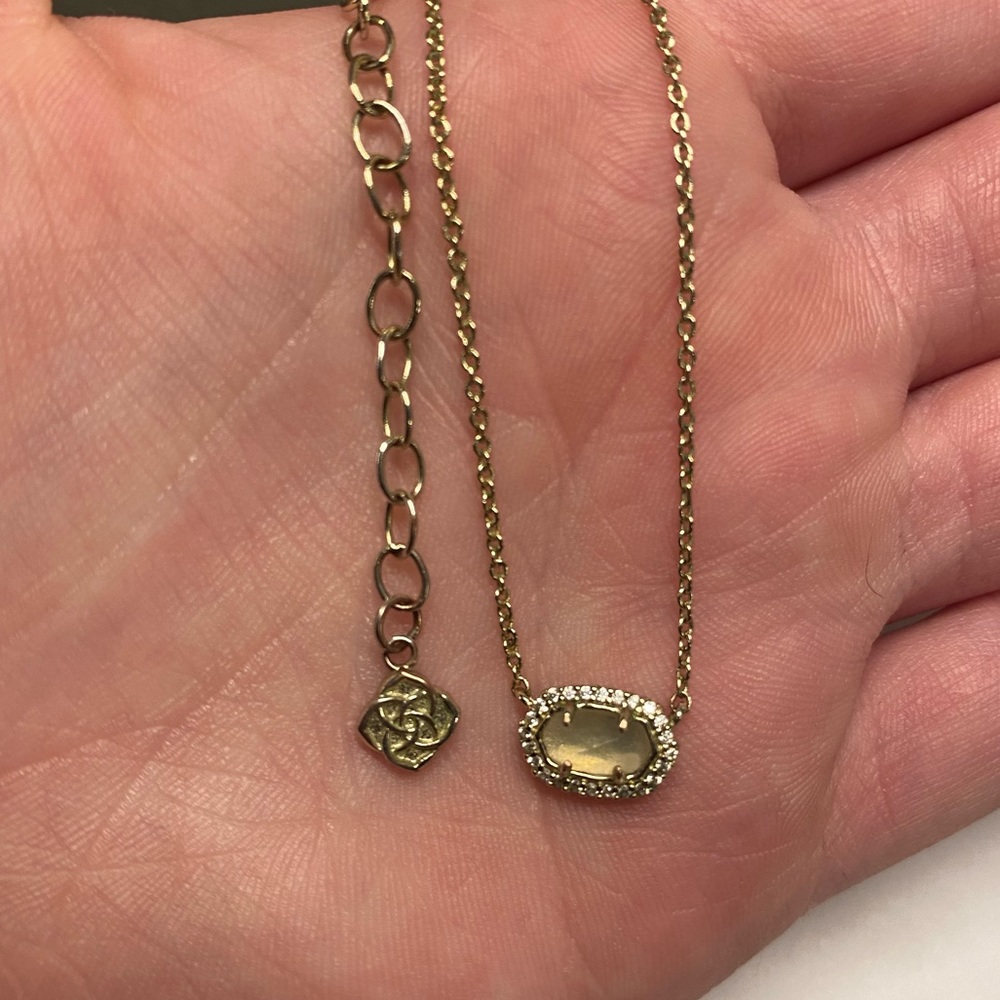 Kendra Scott necklace